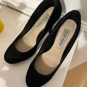 Steve Madden black pumps